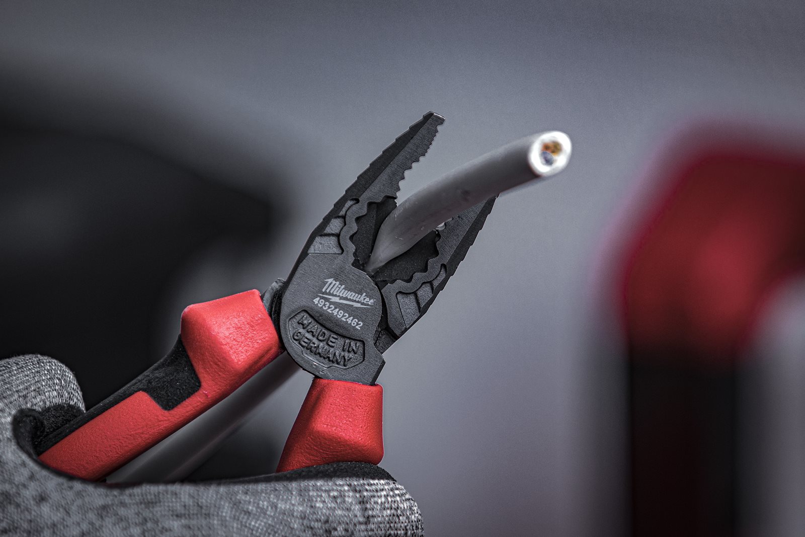Clește combinat 165 mm Milwaukee - in utilizare 1