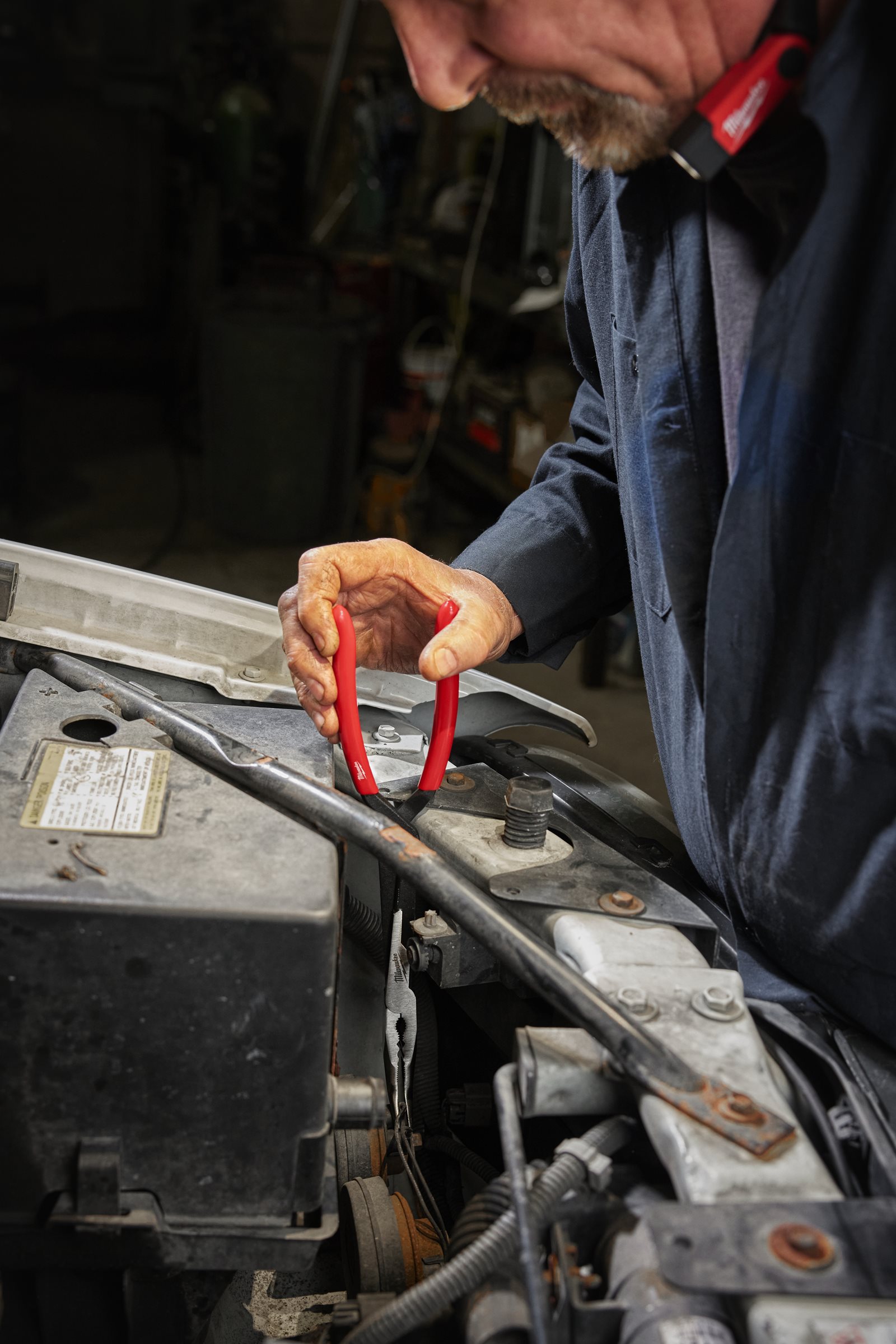 Clește cu nas lung Milwaukee 4932492497 - in utilizare 3