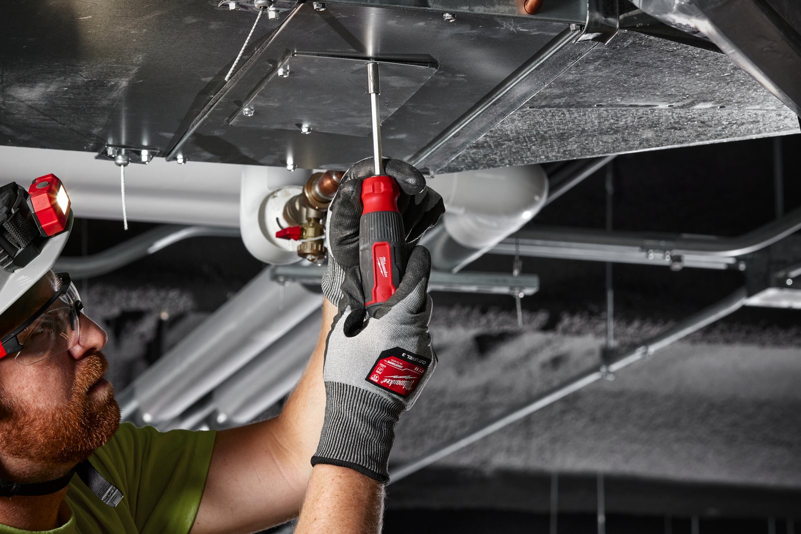 Șurubelnițe Multi-Bit Milwaukee 4932480584 - in utilizare 2