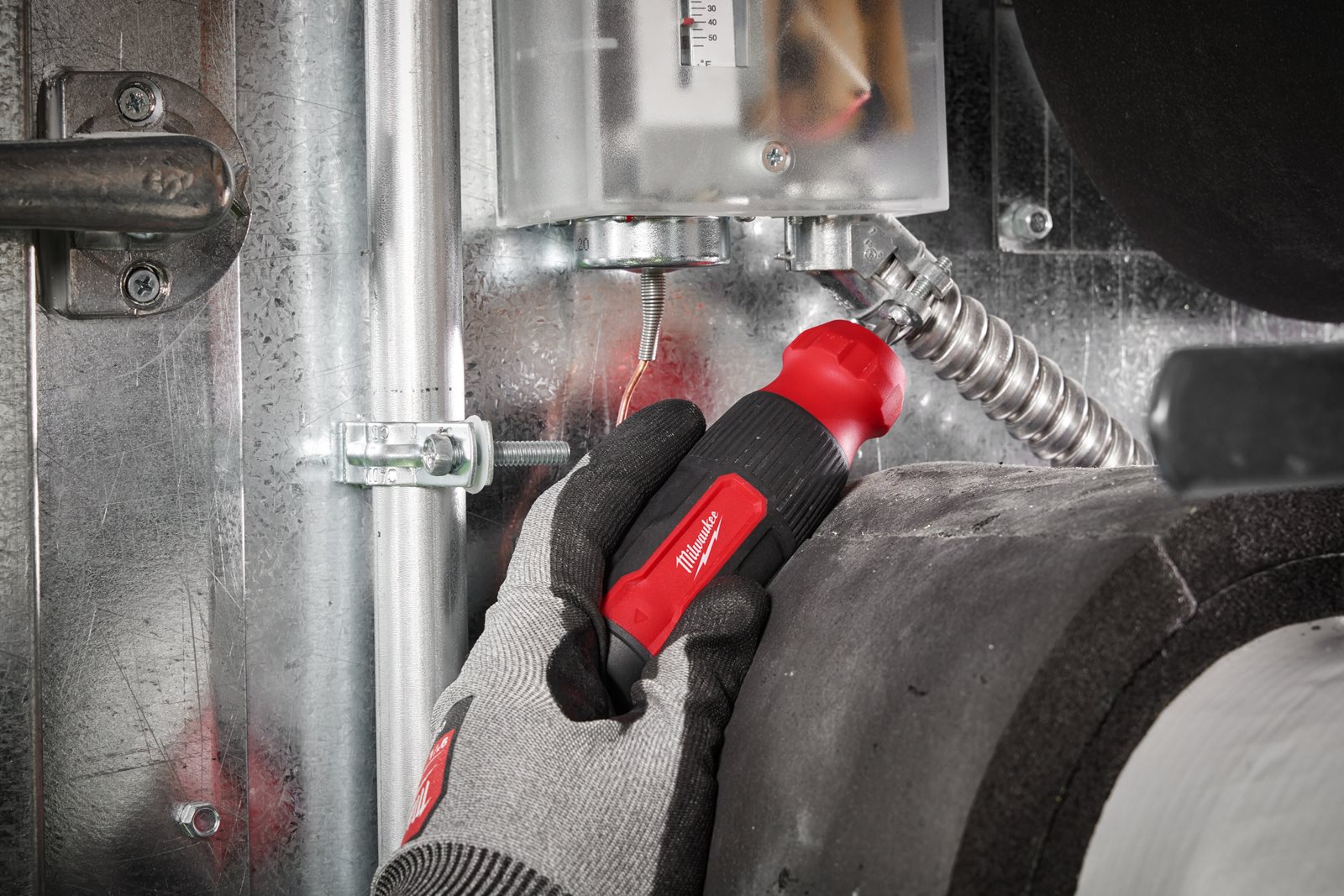 Șurubelnițe Multi-Bit Milwaukee 4932480584 - in utilizare 3