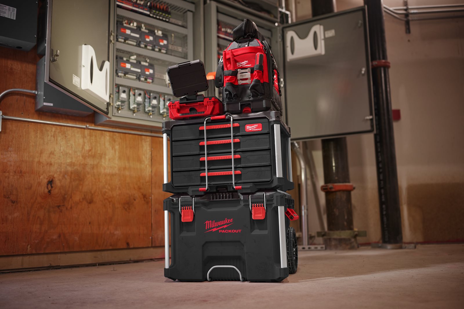 Cutii PACKOUT cu sertare Milwaukee 4932472129 - in utilizare 4