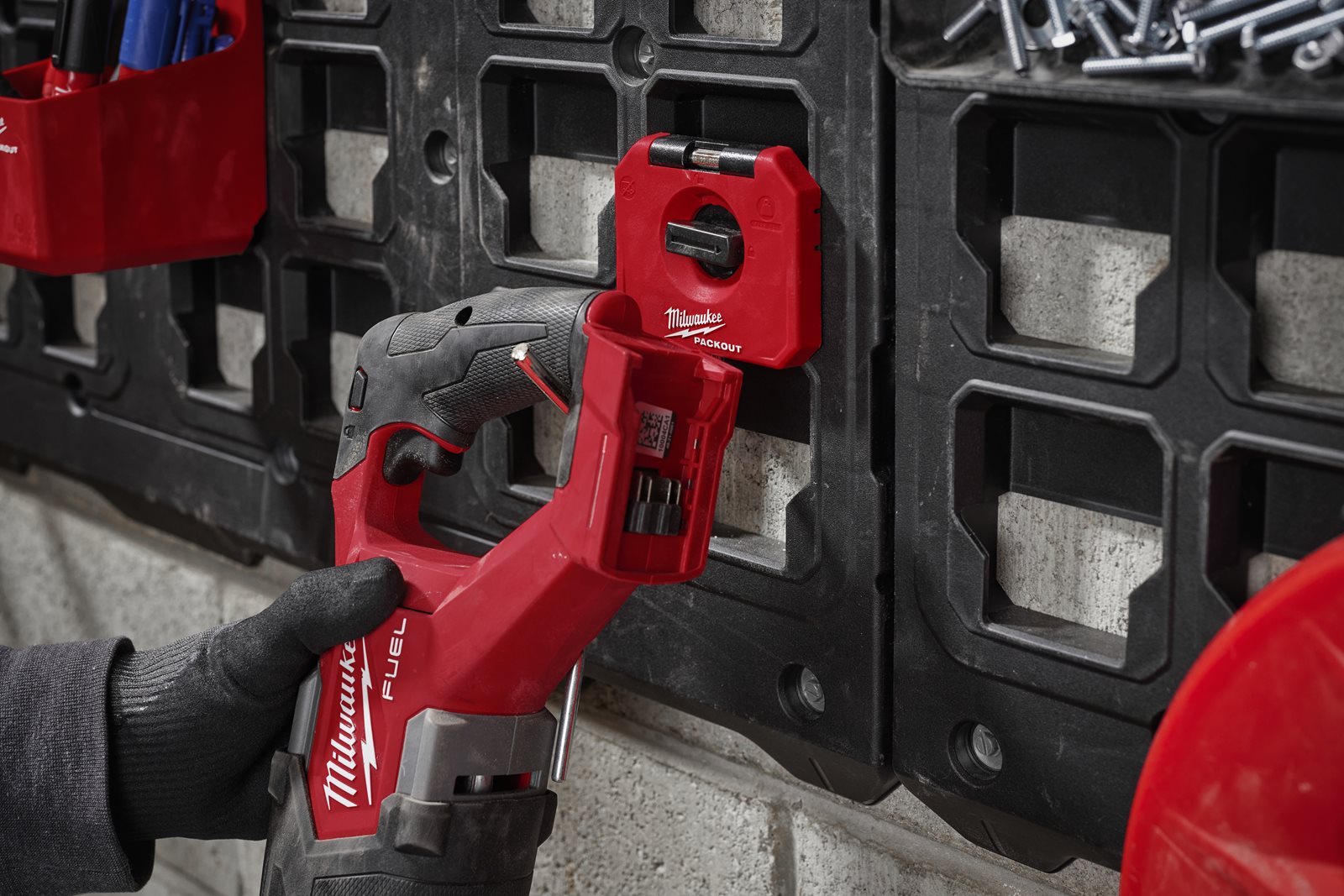 Cârlige PACKOUT Milwaukee 4932493383 - in utilizare 2