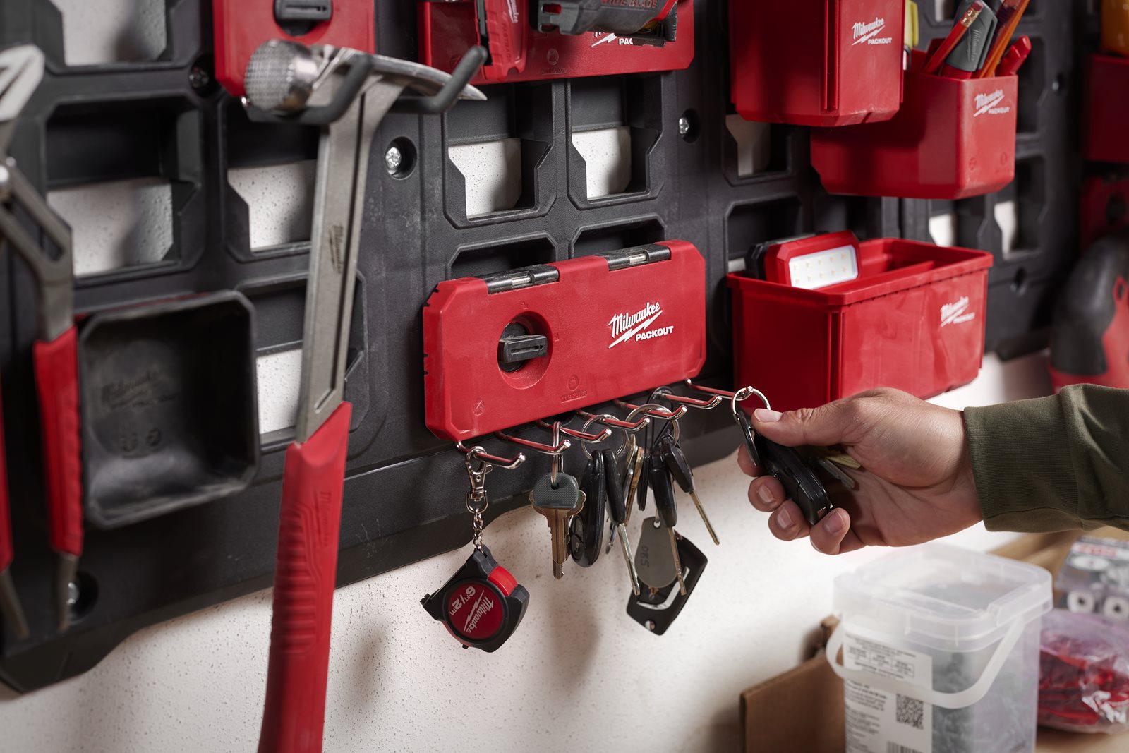 Cârlige PACKOUT Milwaukee 4932493384 - in utilizare 1