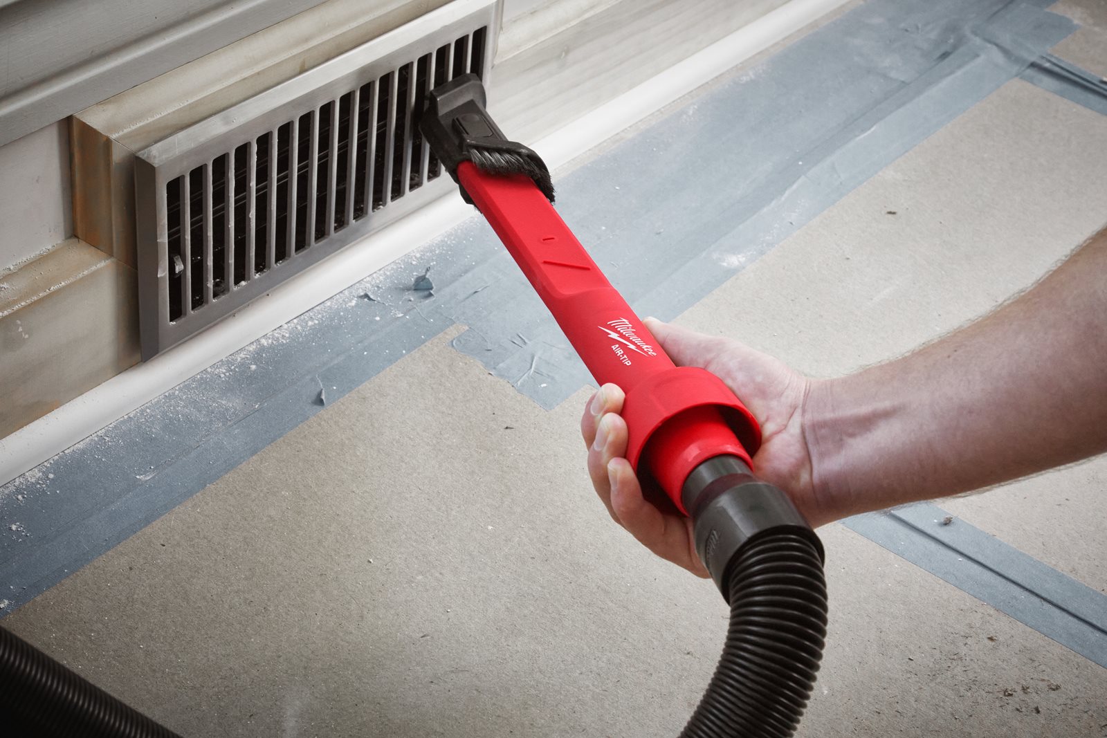 AIR-TIP Cap lung de aspirare cu perie mobilă, 3 în 1 Milwaukee AT-2 - in utilizare 1