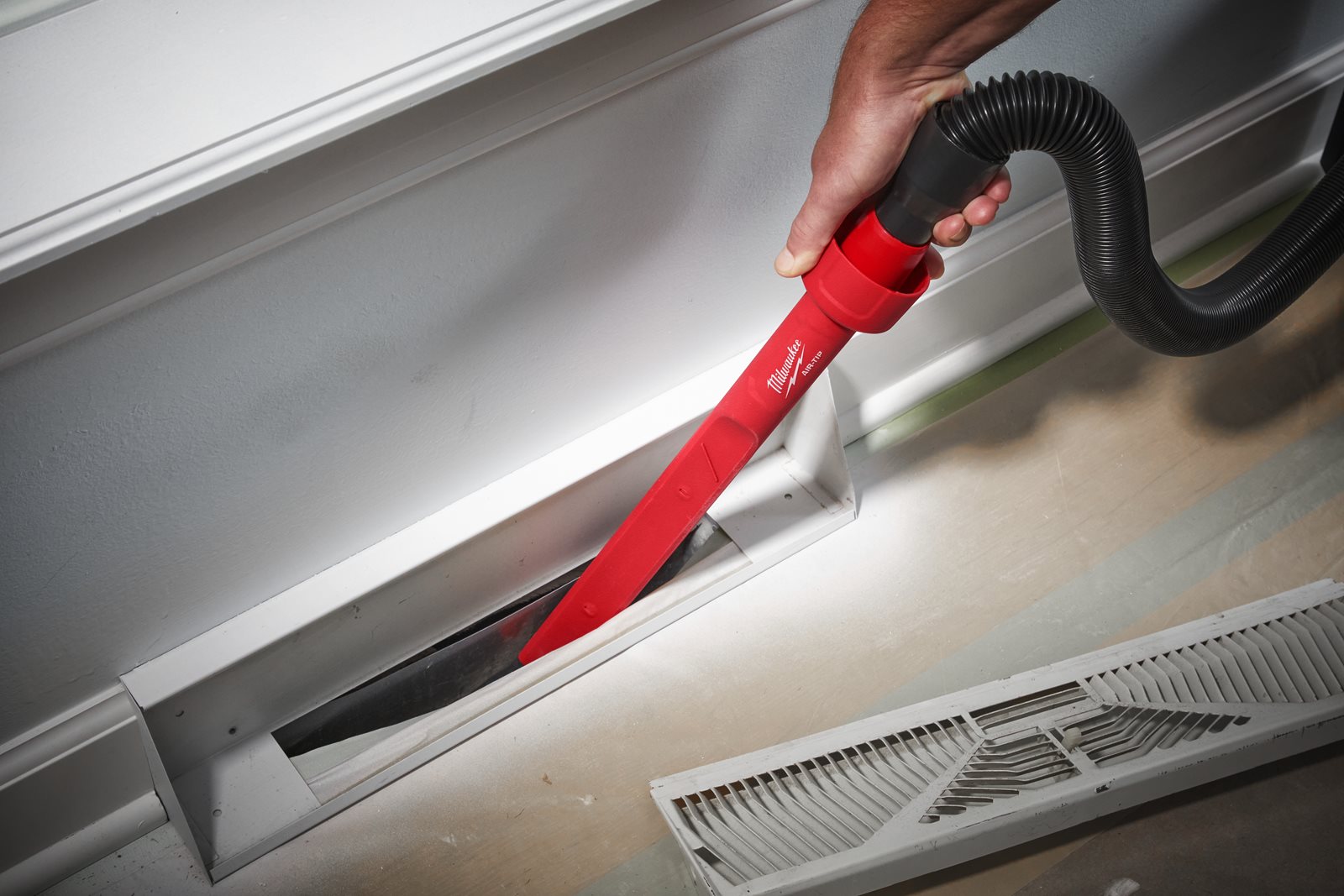 AIR-TIP Cap lung de aspirare cu perie mobilă, 3 în 1 Milwaukee AT-2 - in utilizare 3
