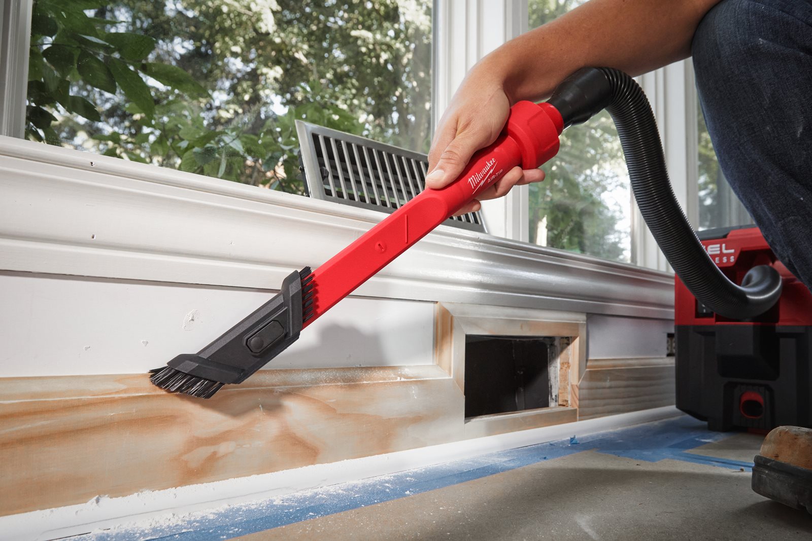 AIR-TIP Cap lung de aspirare cu perie mobilă, 3 în 1 Milwaukee AT-2 - in utilizare 5