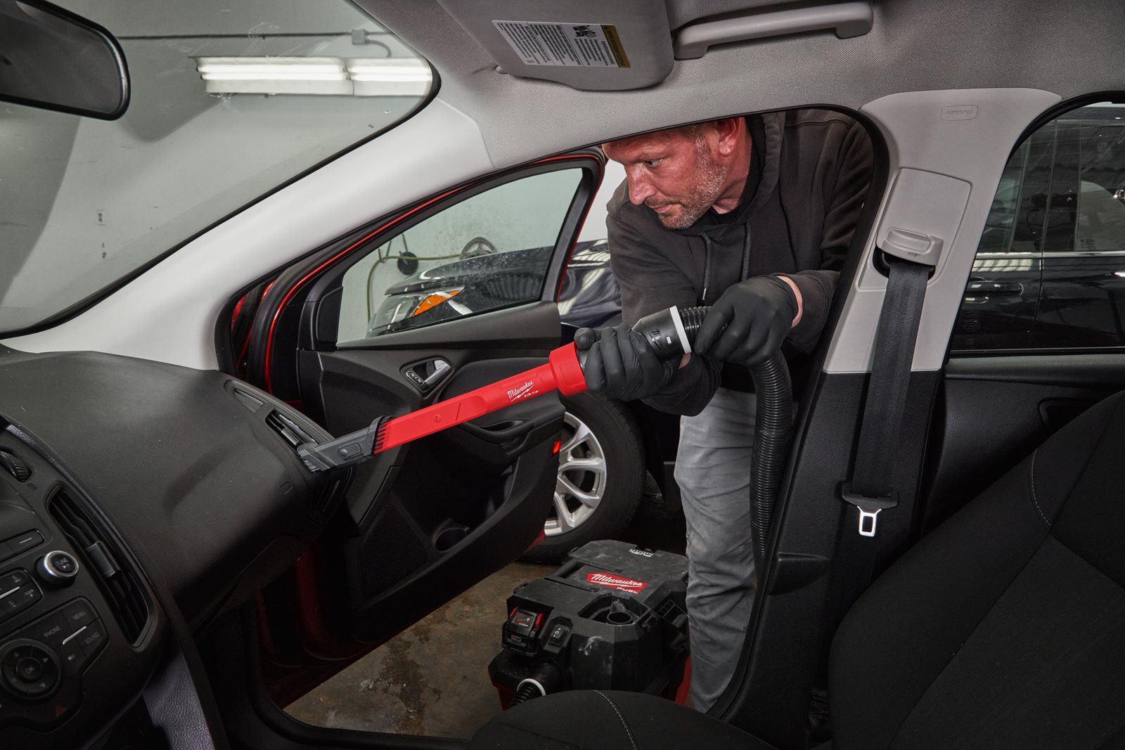AIR-TIP Cap lung de aspirare cu perie mobilă, 3 în 1 Milwaukee AT-2 - in utilizare 8