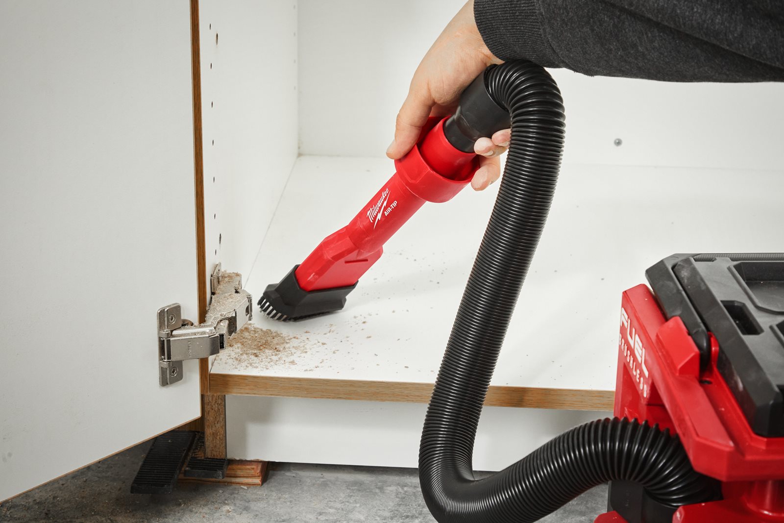 AIR-TIP Cap de aspirare cu perie mobilă, 2 în 1 Milwaukee AT-3 - in utilizare 2