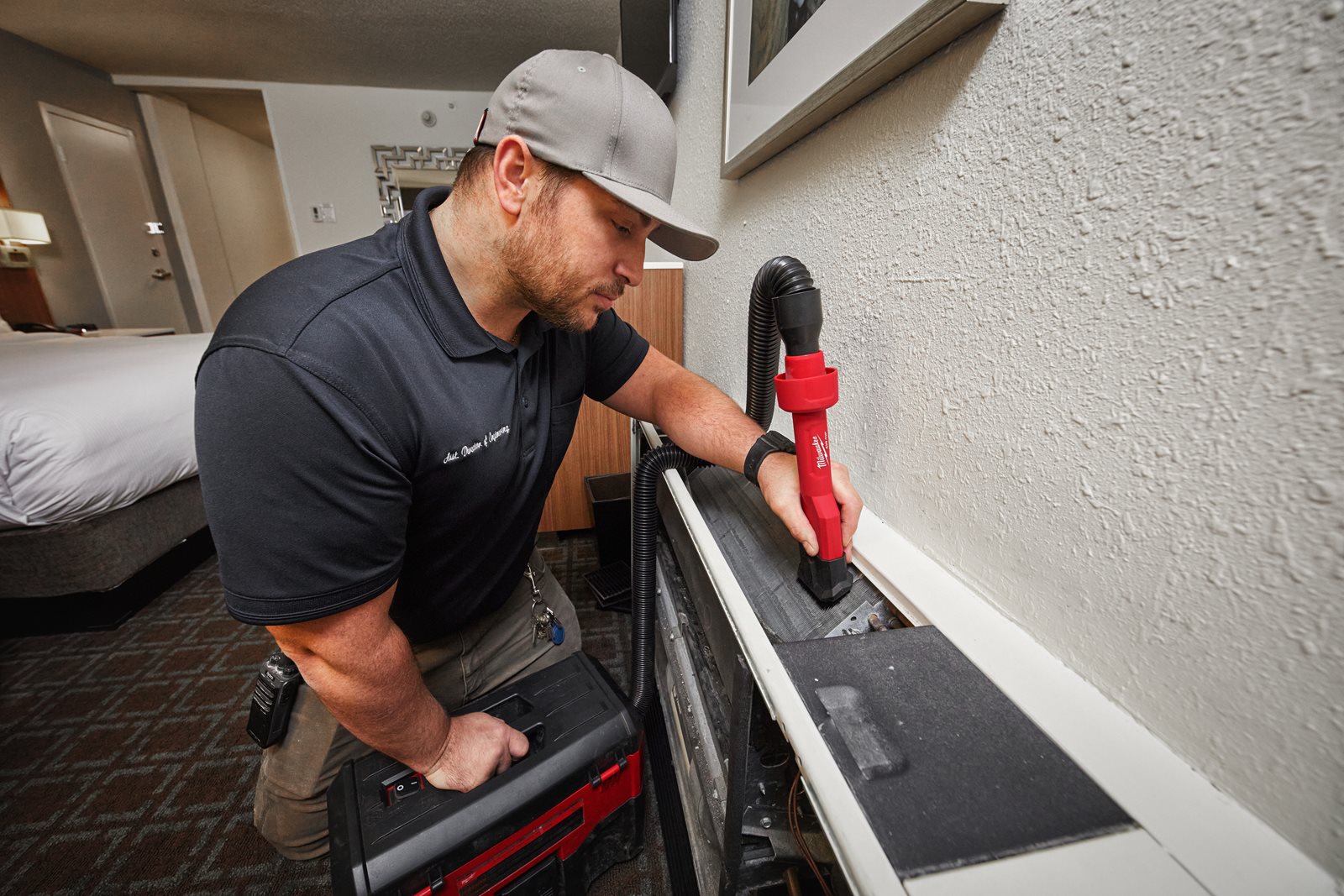 AIR-TIP Cap de aspirare cu perie mobilă, 2 în 1 Milwaukee AT-3 - in utilizare 3