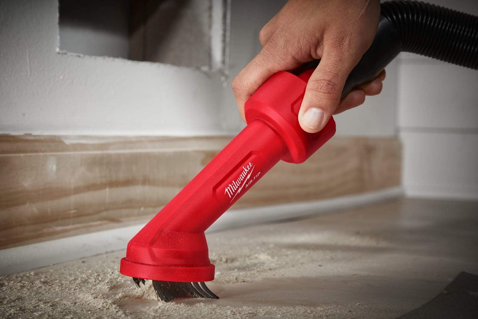 AIR-TIP Cap de aspirare cu perie în formă de cruce Milwaukee AT-5 - in utilizare 1