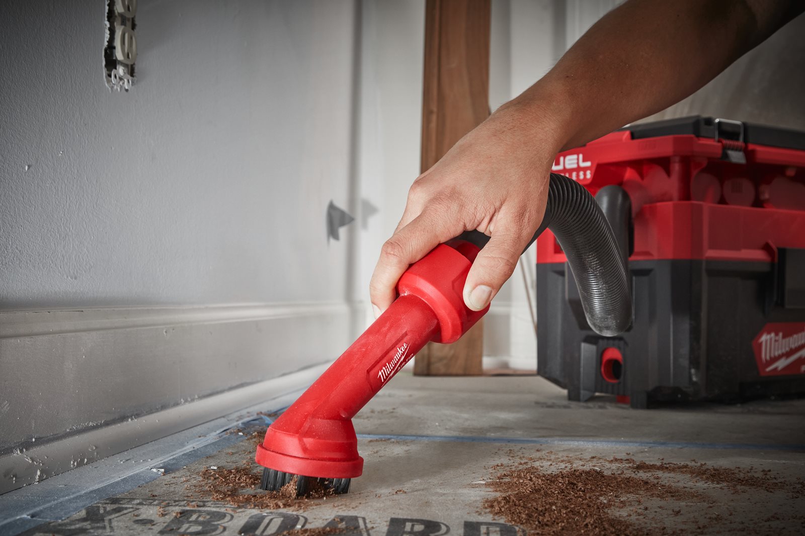 AIR-TIP Cap de aspirare cu perie în formă de cruce Milwaukee AT-5 - in utilizare 2
