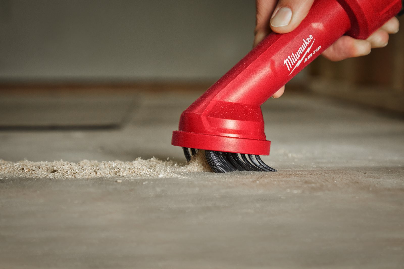 AIR-TIP Cap de aspirare cu perie în formă de cruce Milwaukee AT-5 - in utilizare 3