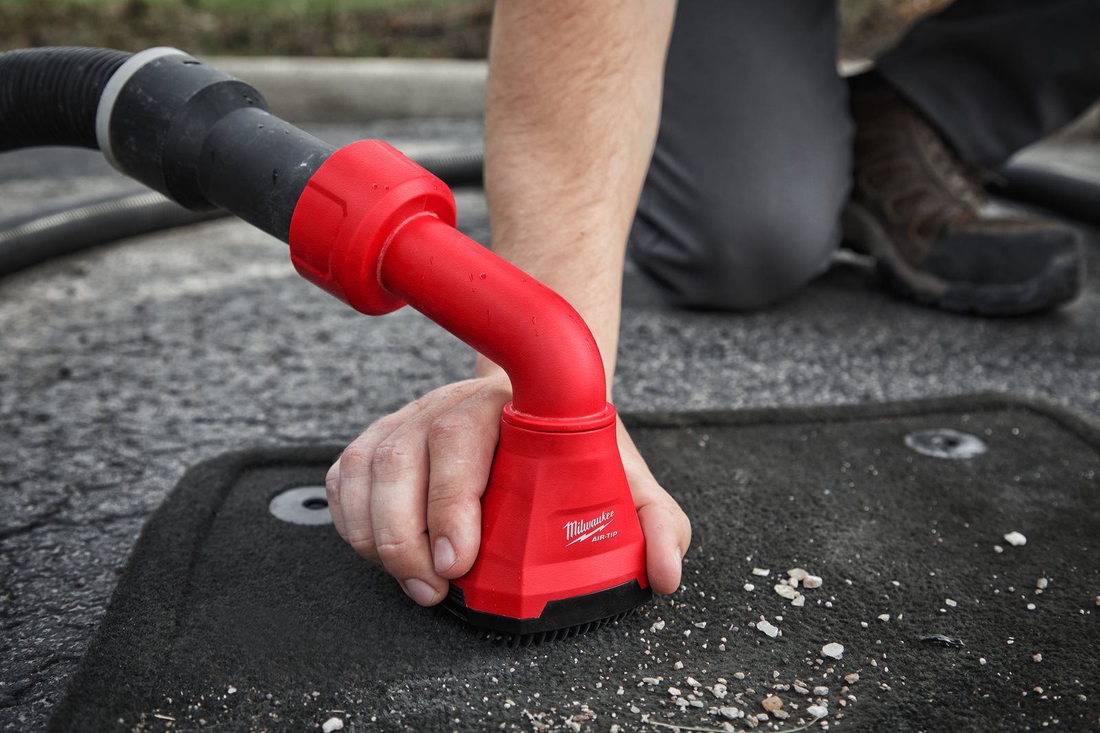 AIR-TIP Cap rotativ de aspirare cu perie Milwaukee AT-6 - in utilizare 2