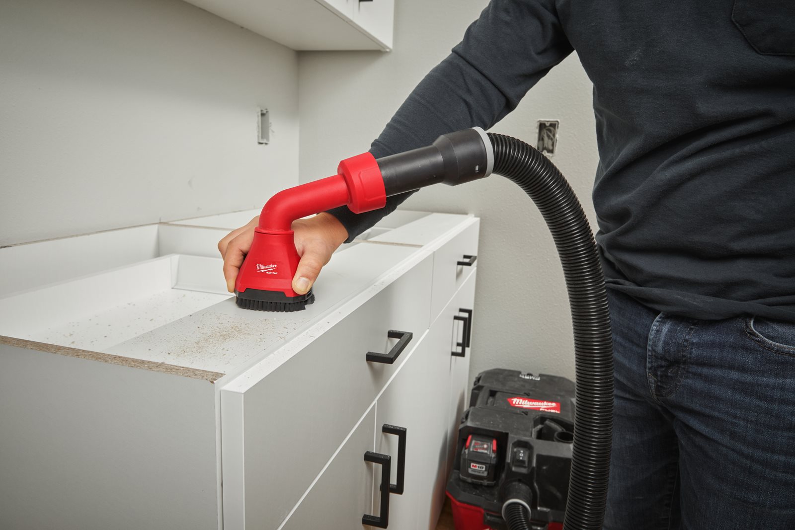 AIR-TIP Cap rotativ de aspirare cu perie Milwaukee AT-6 - in utilizare 3