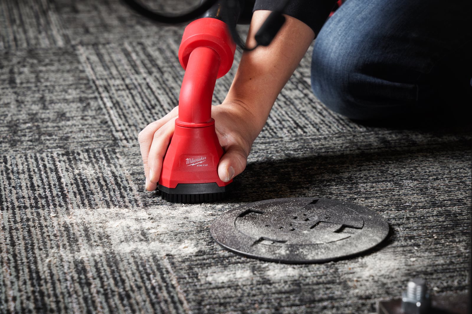 AIR-TIP Cap rotativ de aspirare cu perie Milwaukee AT-6 - in utilizare 4