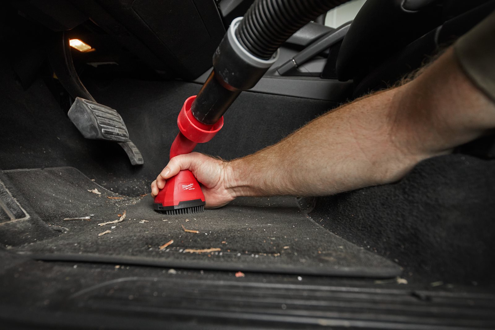 AIR-TIP Cap rotativ de aspirare cu perie Milwaukee AT-6 - in utilizare 5