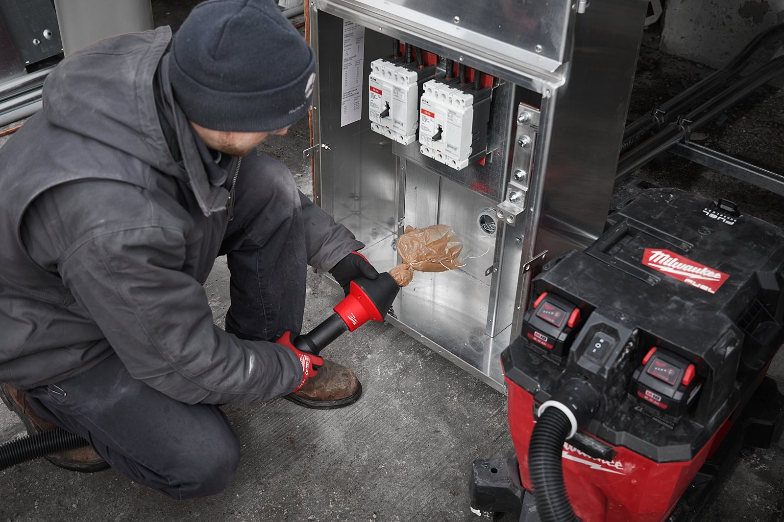 AIR-TIP Cap aspirare pentru conducte Milwaukee AT-9 - in utilizare 7