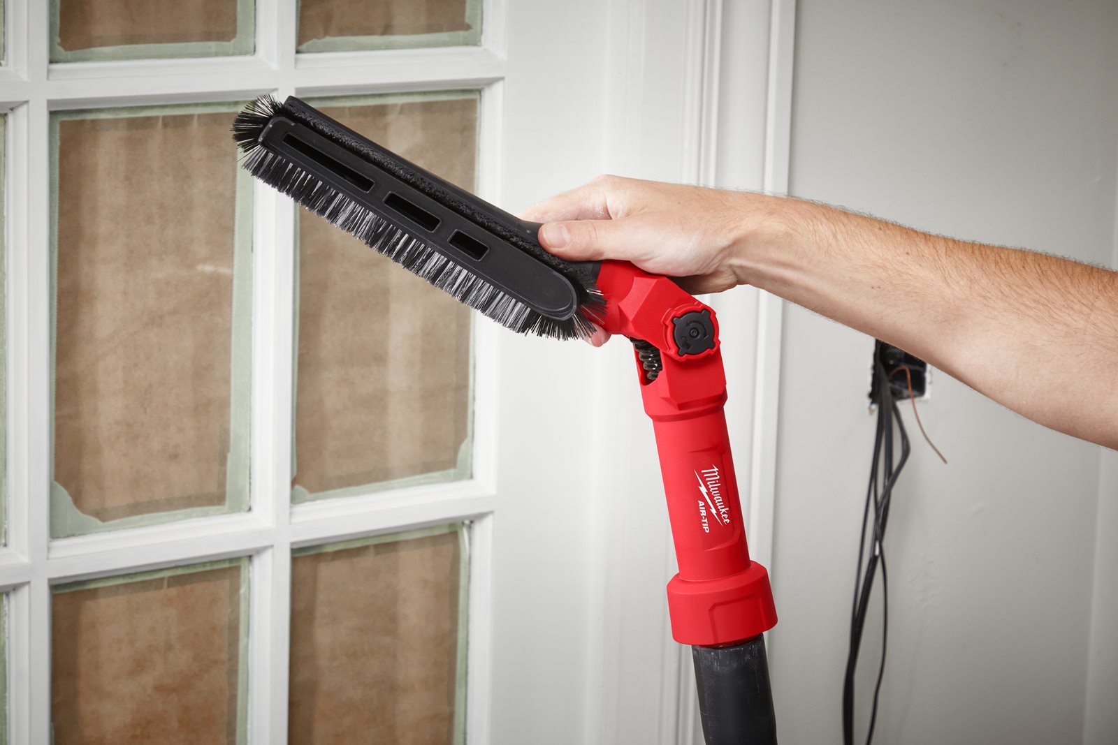 AIR-TIP Cap pivotant de aspirare cu perie Milwaukee AT-10 - in utilizare 4