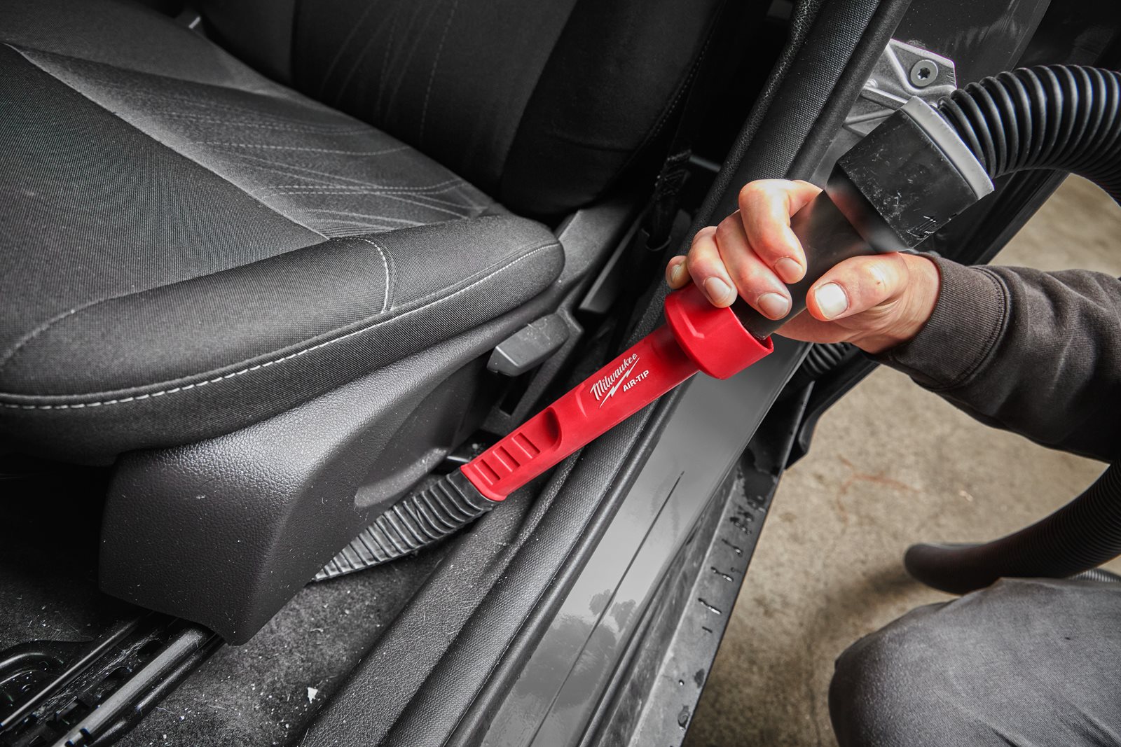 AIR-TIP Cap lung de aspirare cu perie mobilă Milwaukee AT-13 - in utilizare 2