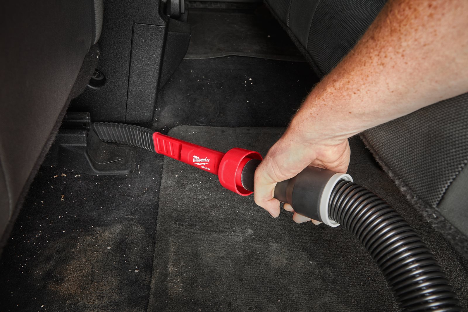 AIR-TIP Cap lung de aspirare cu perie mobilă Milwaukee AT-13 - in utilizare 3