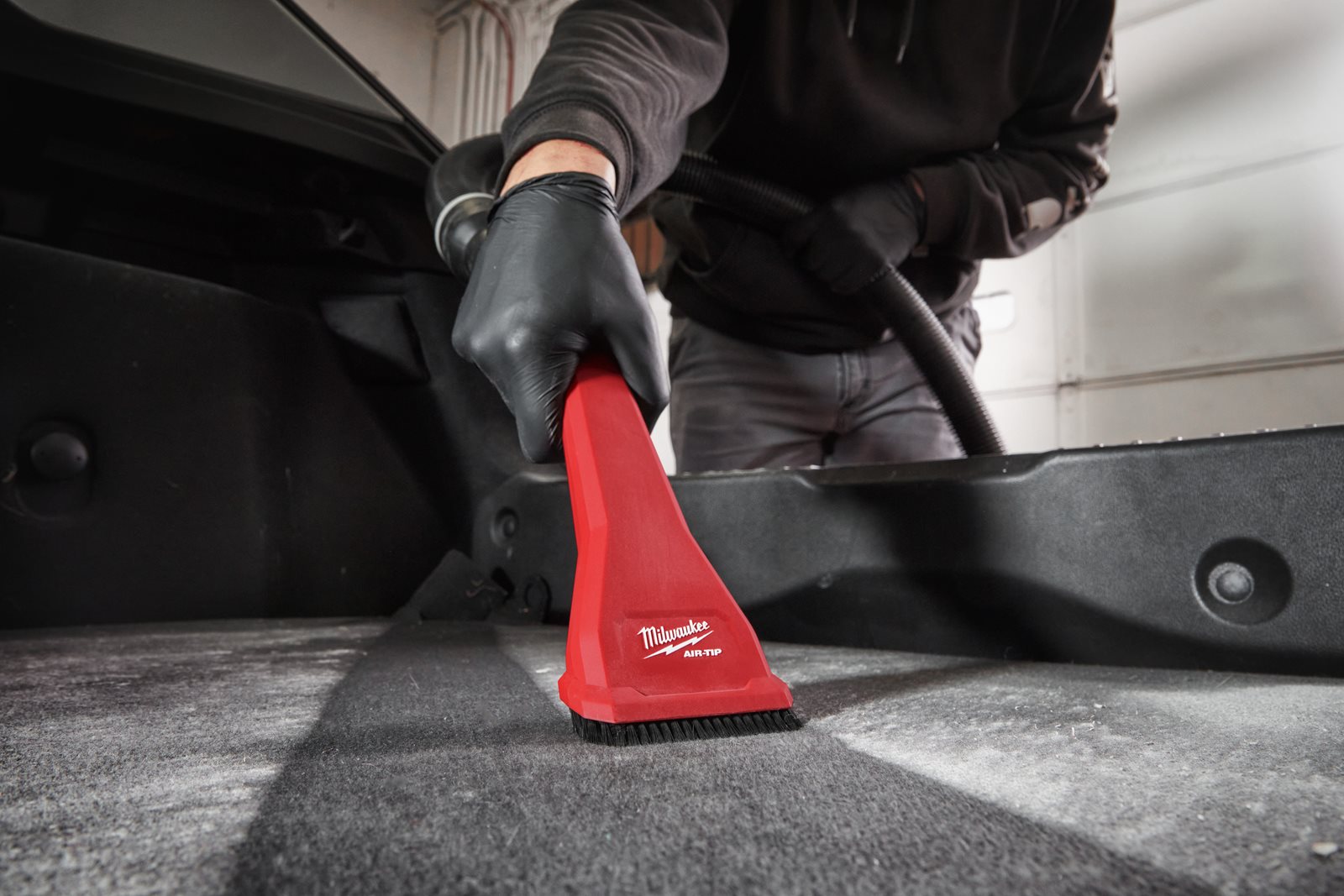 AIR-TIP Cap lung de aspirare cu perie Milwaukee AT-15 - in utilizare 5