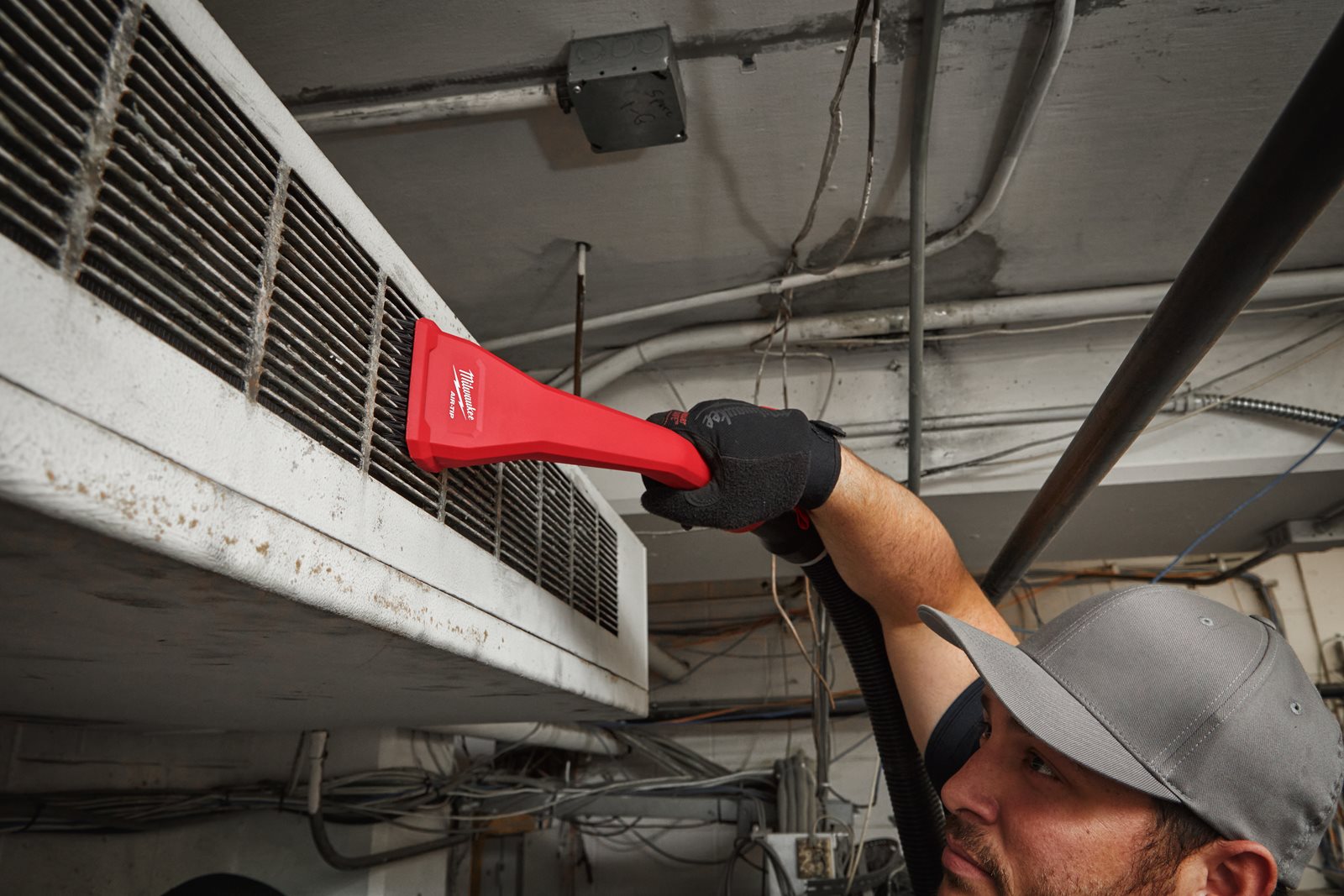 AIR-TIP Cap lung de aspirare cu perie Milwaukee AT-15 - in utilizare 6