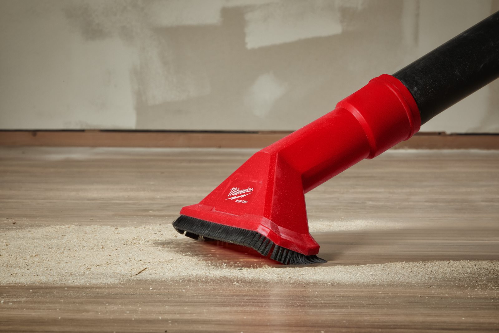 AIR-TIP Cap de aspirare cu perie Milwaukee AT-16 - in utilizare 1