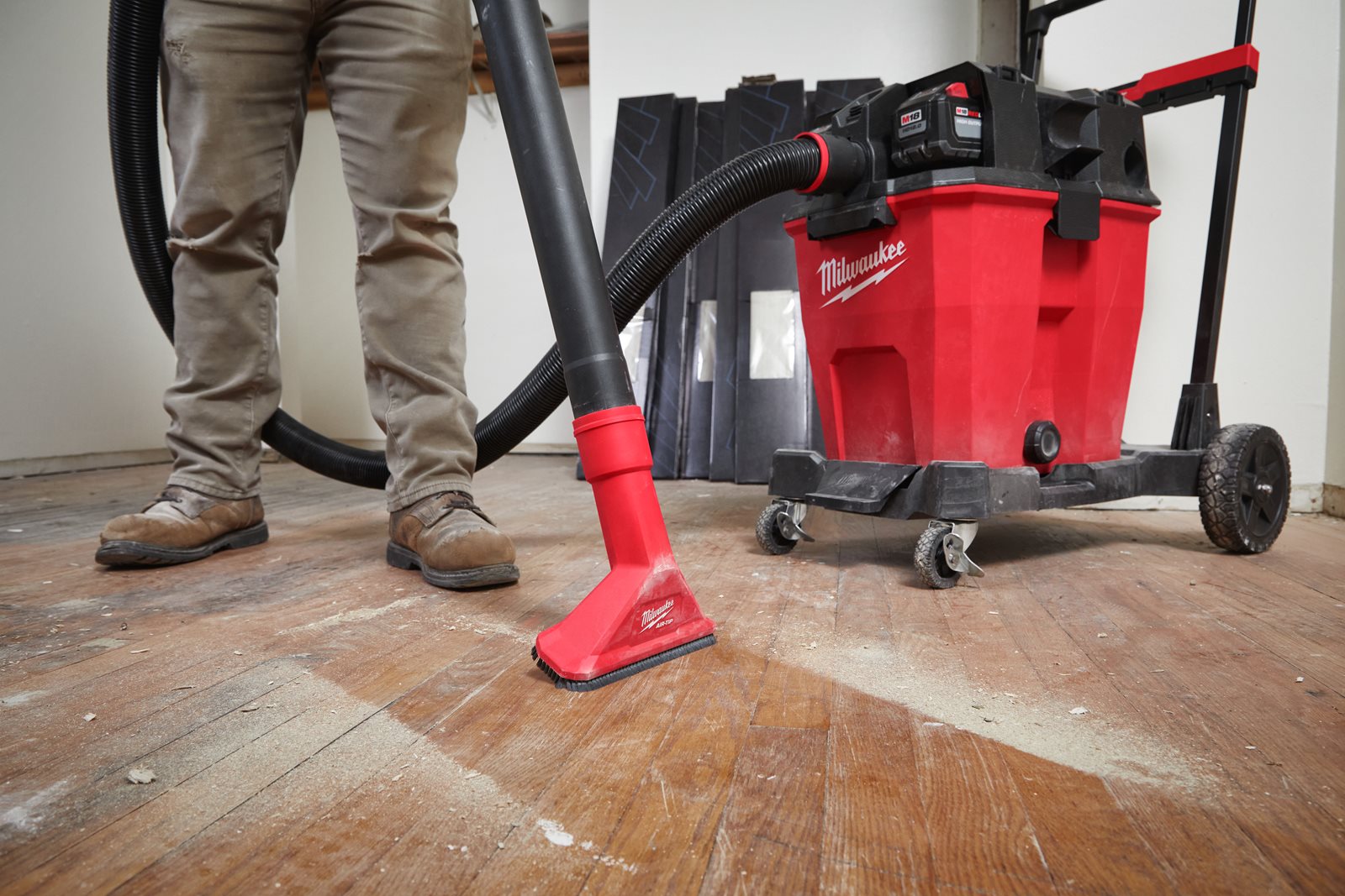 AIR-TIP Cap de aspirare cu perie Milwaukee AT-16 - in utilizare 2