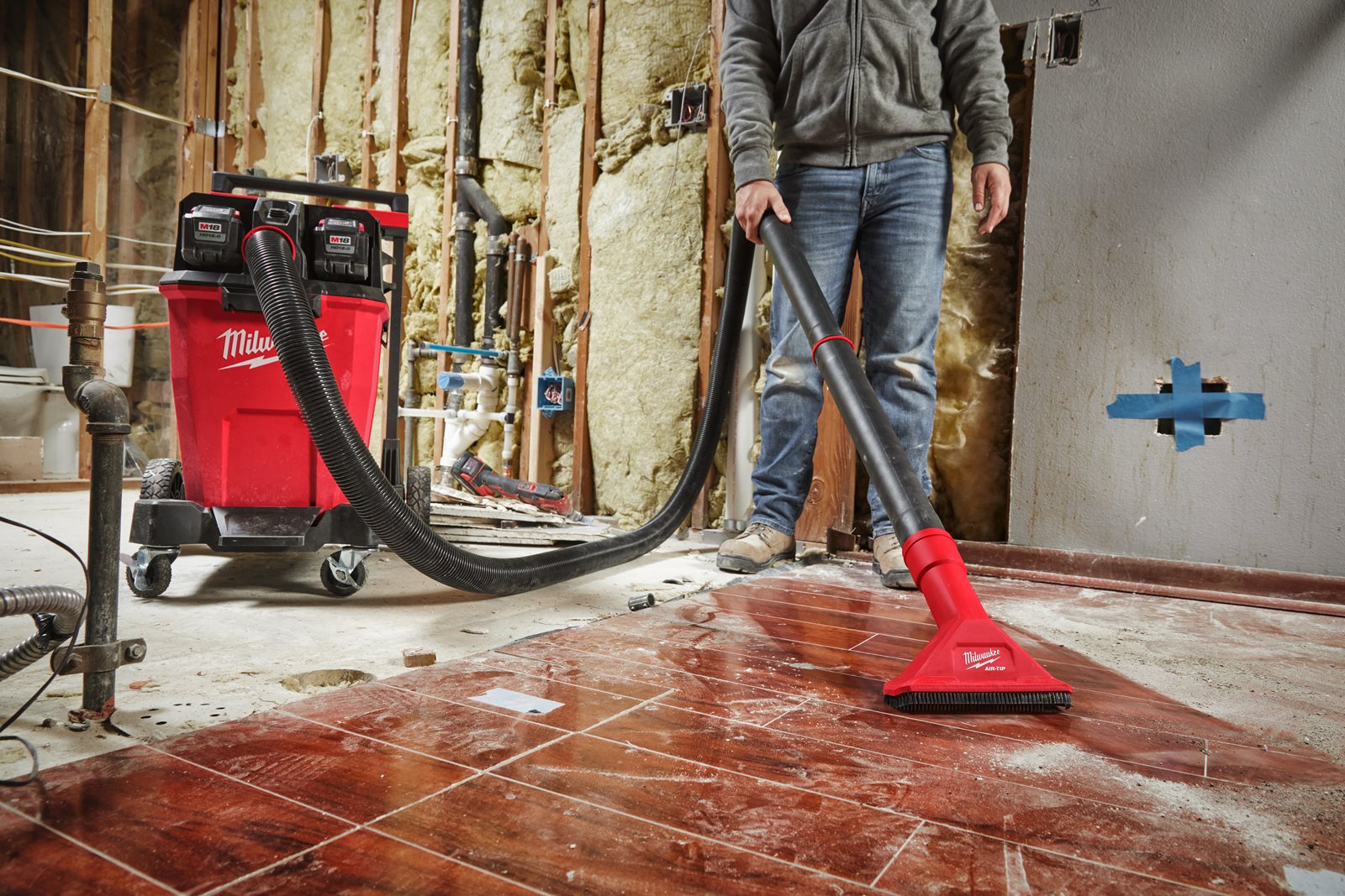 AIR-TIP Cap de aspirare cu perie Milwaukee AT-16 - in utilizare 3