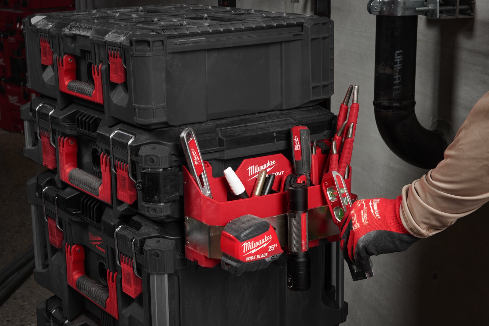 PACKOUT Suport lateral scule de mână Milwaukee - in utilizare 1