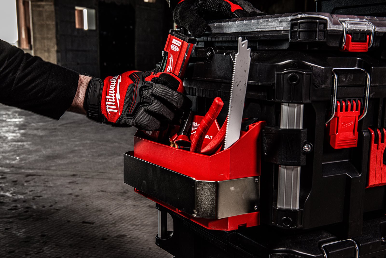 PACKOUT Suport lateral scule de mână Milwaukee - in utilizare 3