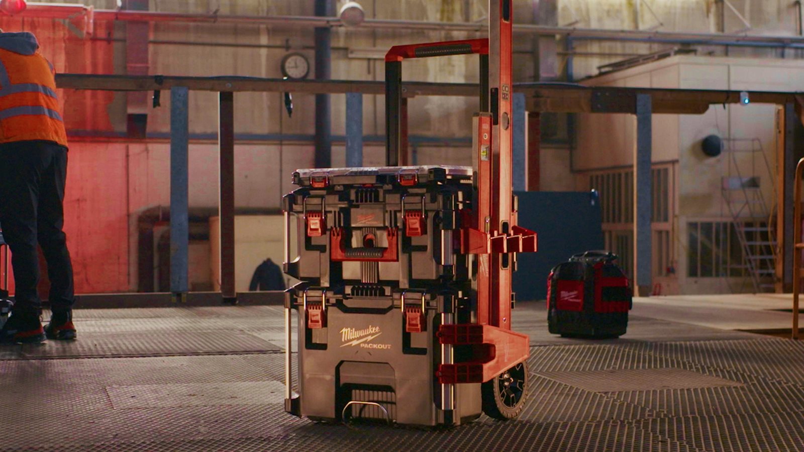 PACKOUT Suport lateral lung Milwaukee - in utilizare 3