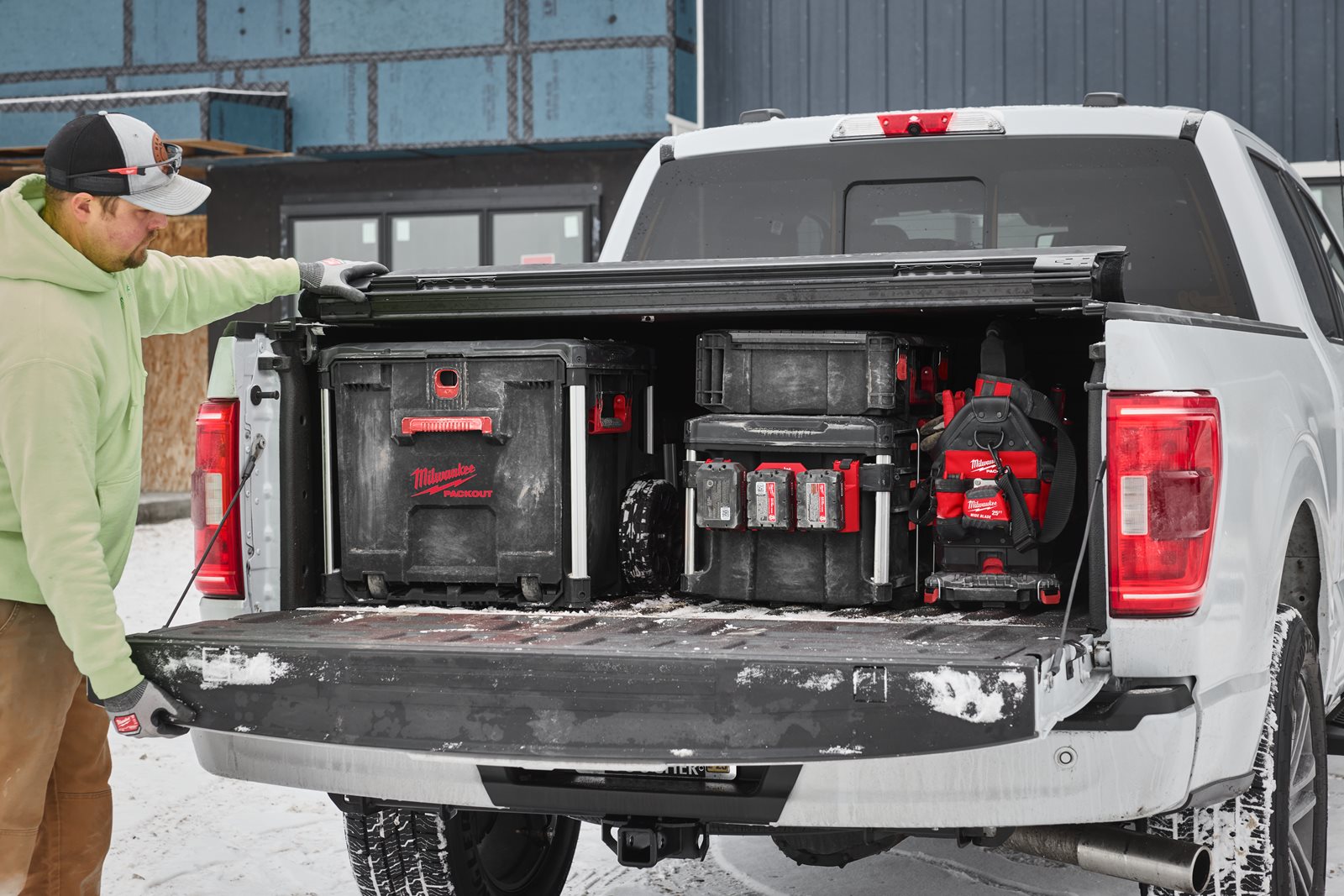 Cutie PACKOUT cu roți și sertar Milwaukee - in utilizare 11
