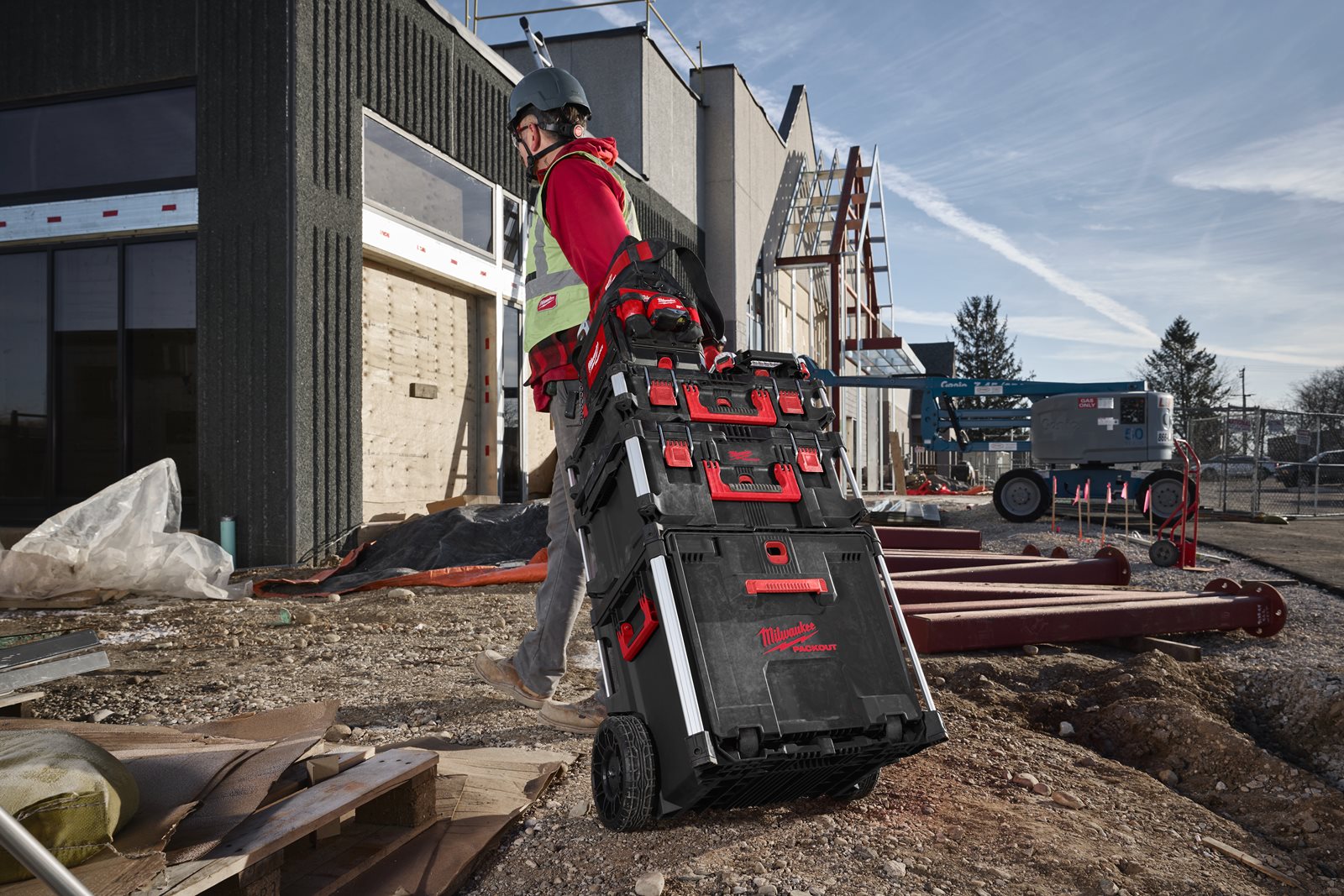 Cutie PACKOUT cu roți și sertar Milwaukee - in utilizare 2