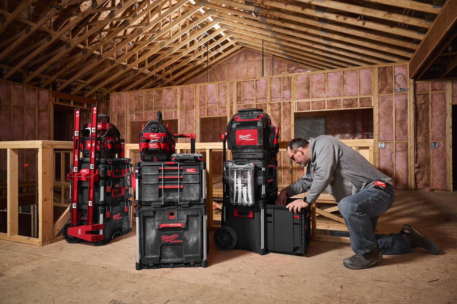 Cutie PACKOUT cu roți și sertar Milwaukee - in utilizare 9