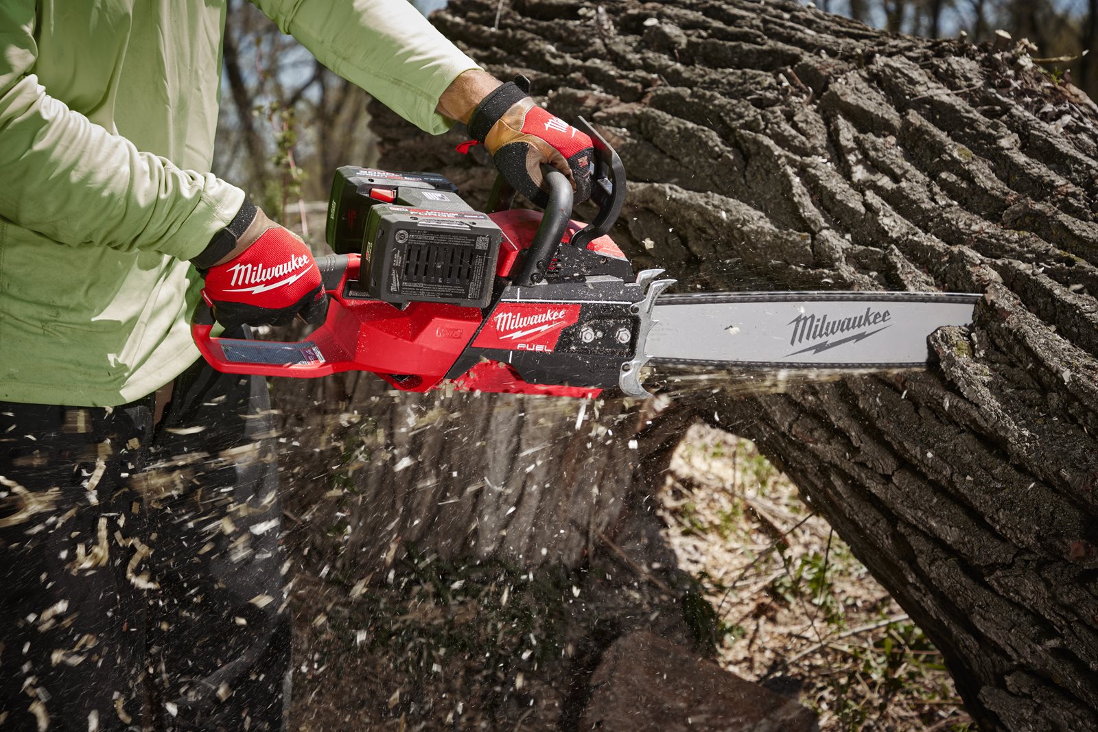 Lanțuri pentru fierăstrău 40 cm 3/8 " 1.1mm Milwaukee - in utilizare 1