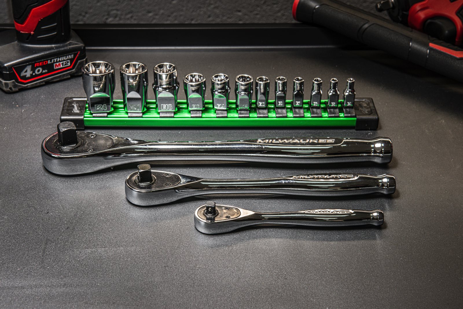 Seturi 12 buc. cap tubulară 1/4",3/8",1/2" metric E-TX Milwaukee - in utilizare 1