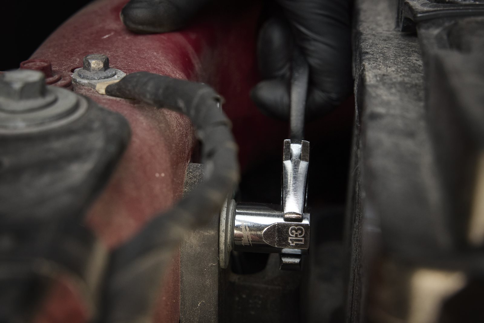 Cheie tubulară lungă 1/2" metrică, 12 puncte 13 buc Milwaukee - in utilizare 2