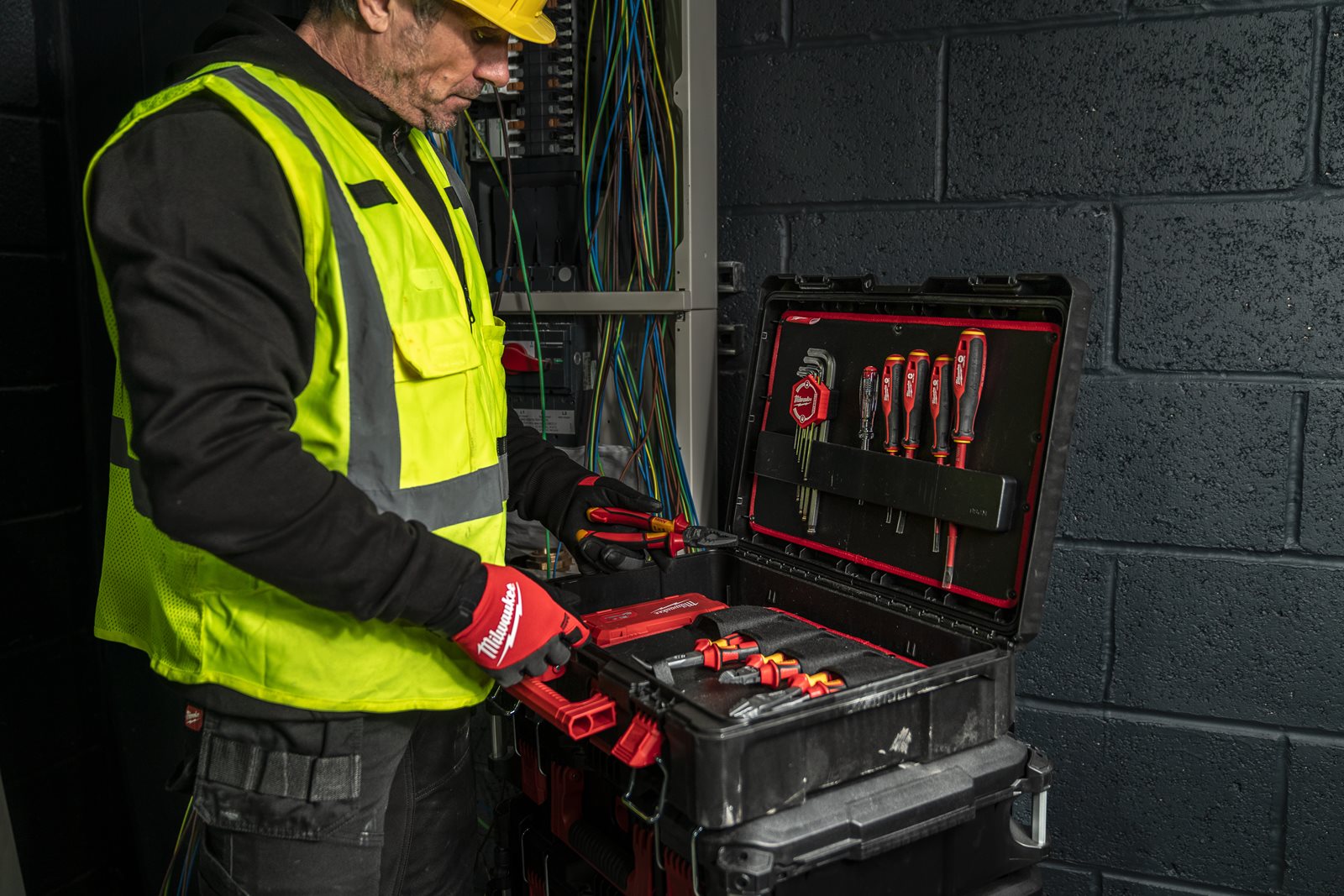 Set 62 piese PACKOUT pentru electricieni 62 buc Milwaukee - in utilizare 1