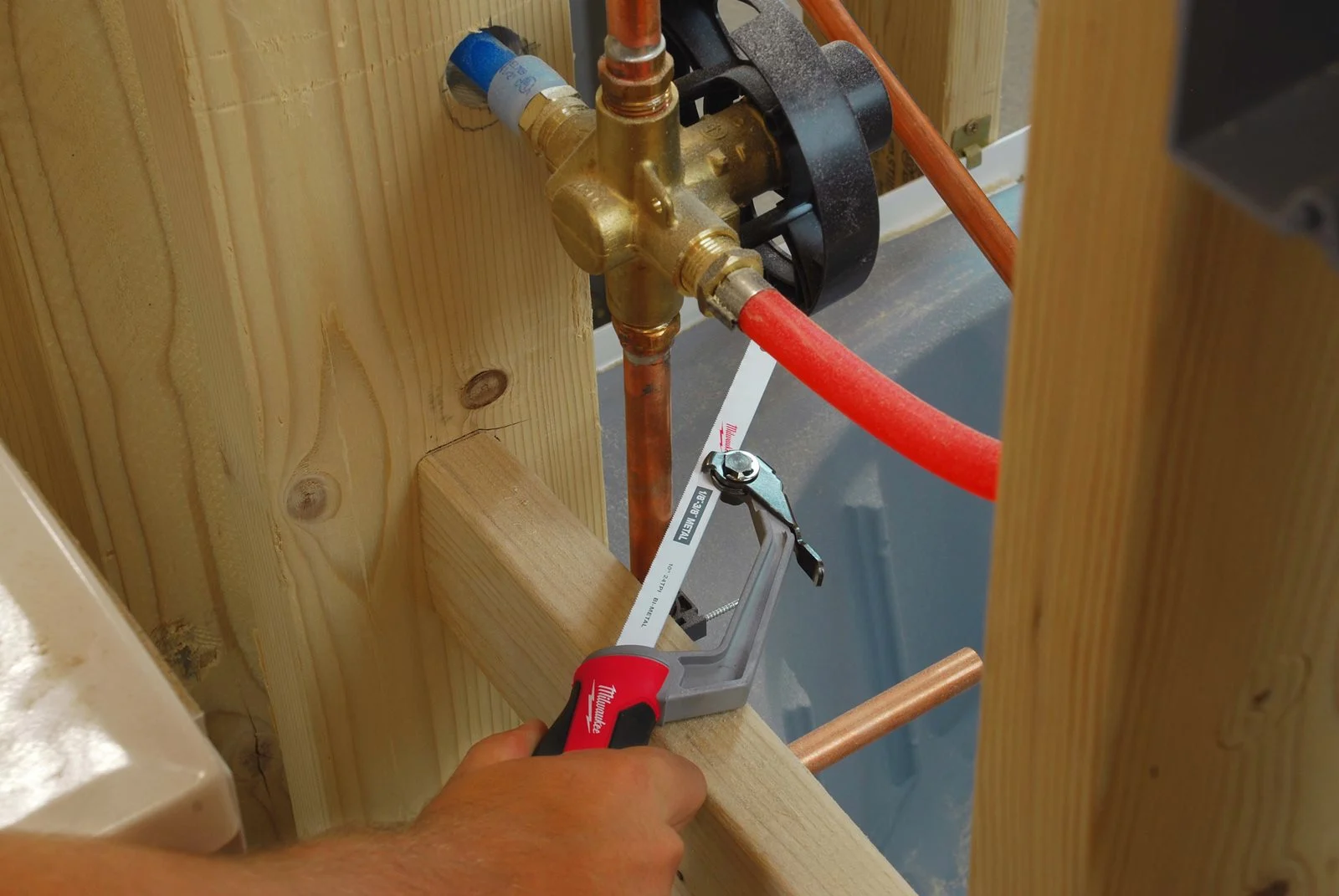 Fierăstrău compact Milwaukee - in utilizare 1