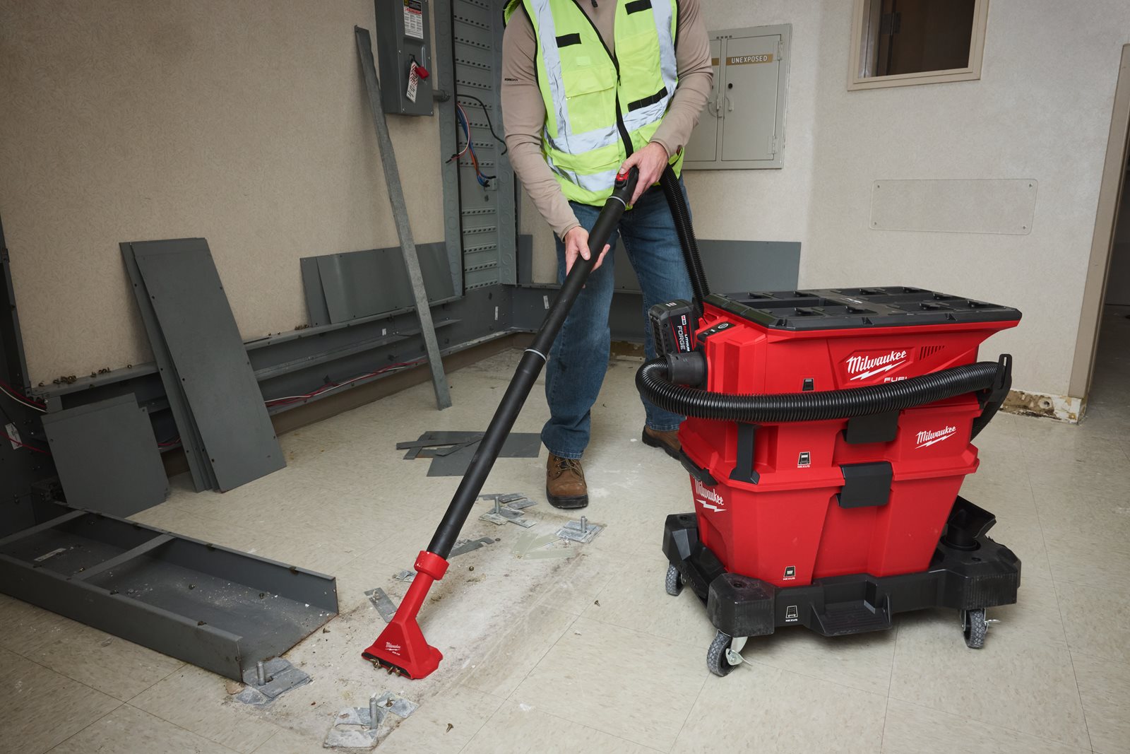 Separator de praf NEXUS cu capacitate medie Milwaukee MVA-1 - in utilizare 2