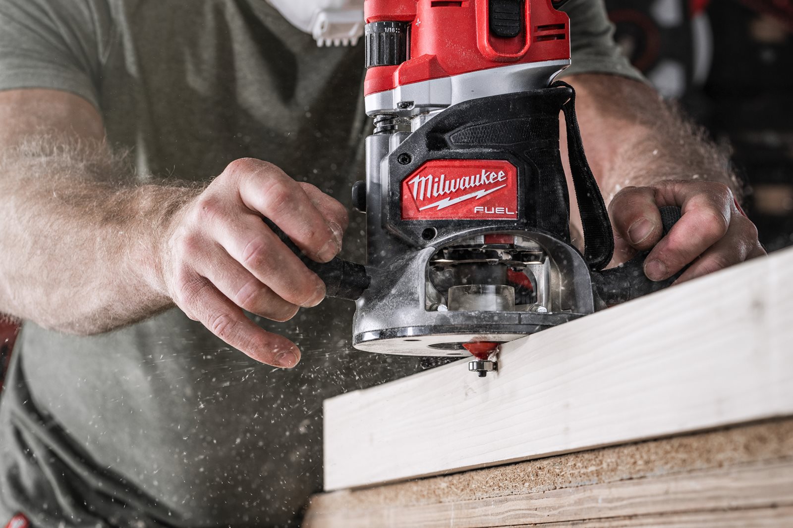Freză combinată pentru teşire / finisare 51.5mm Milwaukee - in utilizare 1
