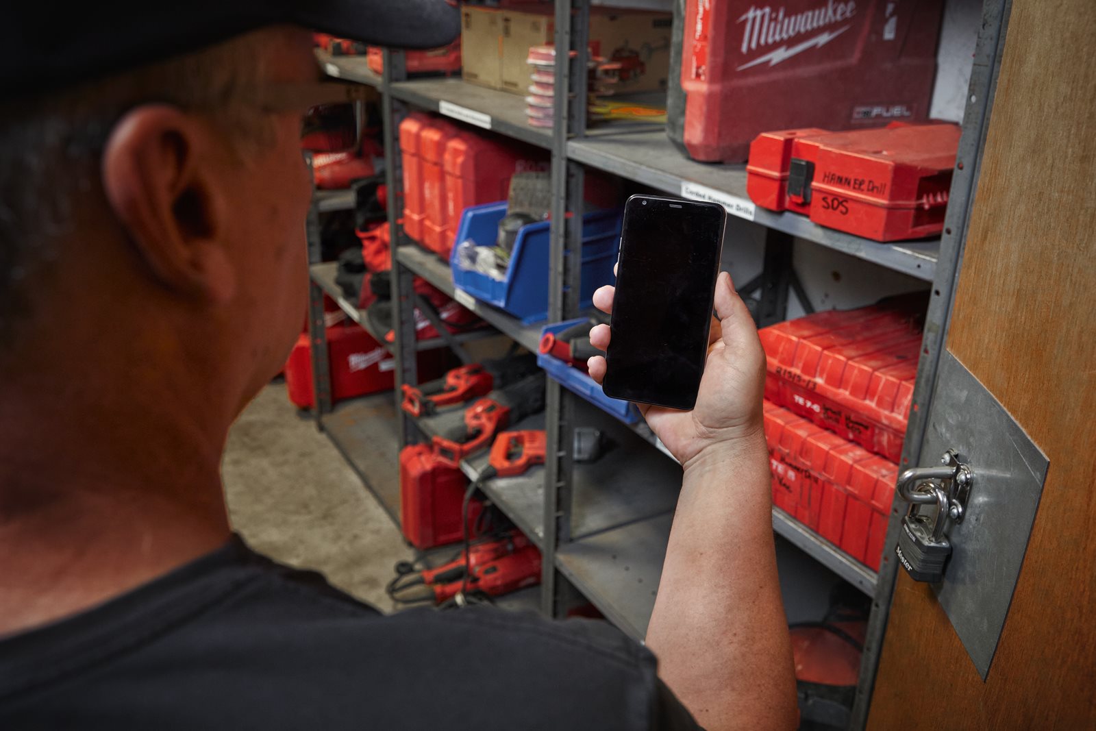 Modul de urmărire BTT MILWAUKEE ONE-KEY Bluetooth Milwaukee BTT-1 - in utilizare 4