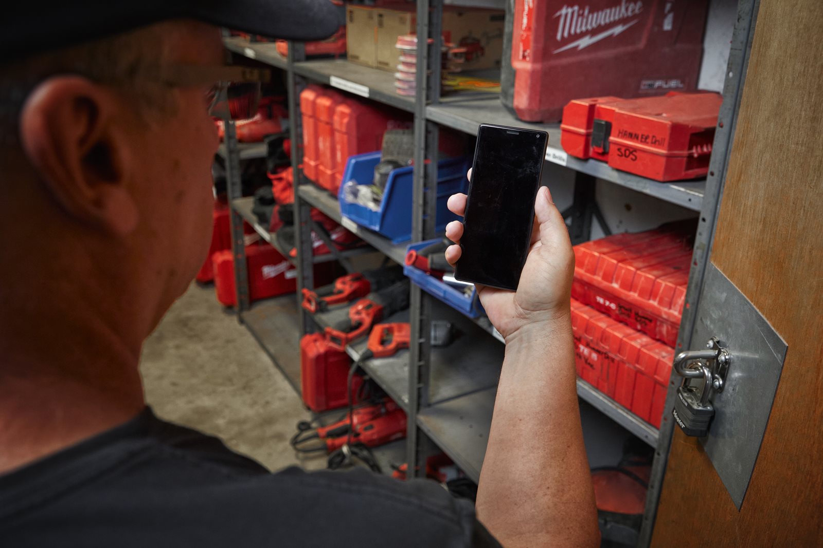 Modul de urmărire BTT MILWAUKEE ONE-KEY Bluetooth Milwaukee BTT-1 - in utilizare 6