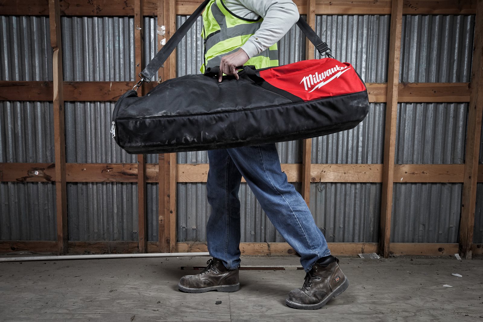 Geantă pentru turn iluminat M18 Milwaukee M18 TOWER LIGHT BAG - in utilizare 1