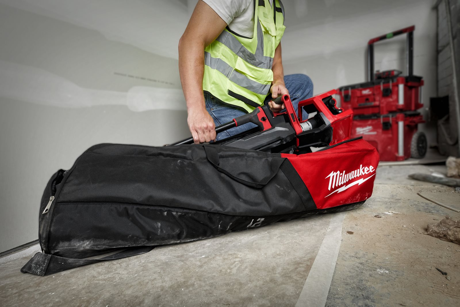 Geantă pentru turn iluminat M18 Milwaukee M18 TOWER LIGHT BAG - in utilizare 3
