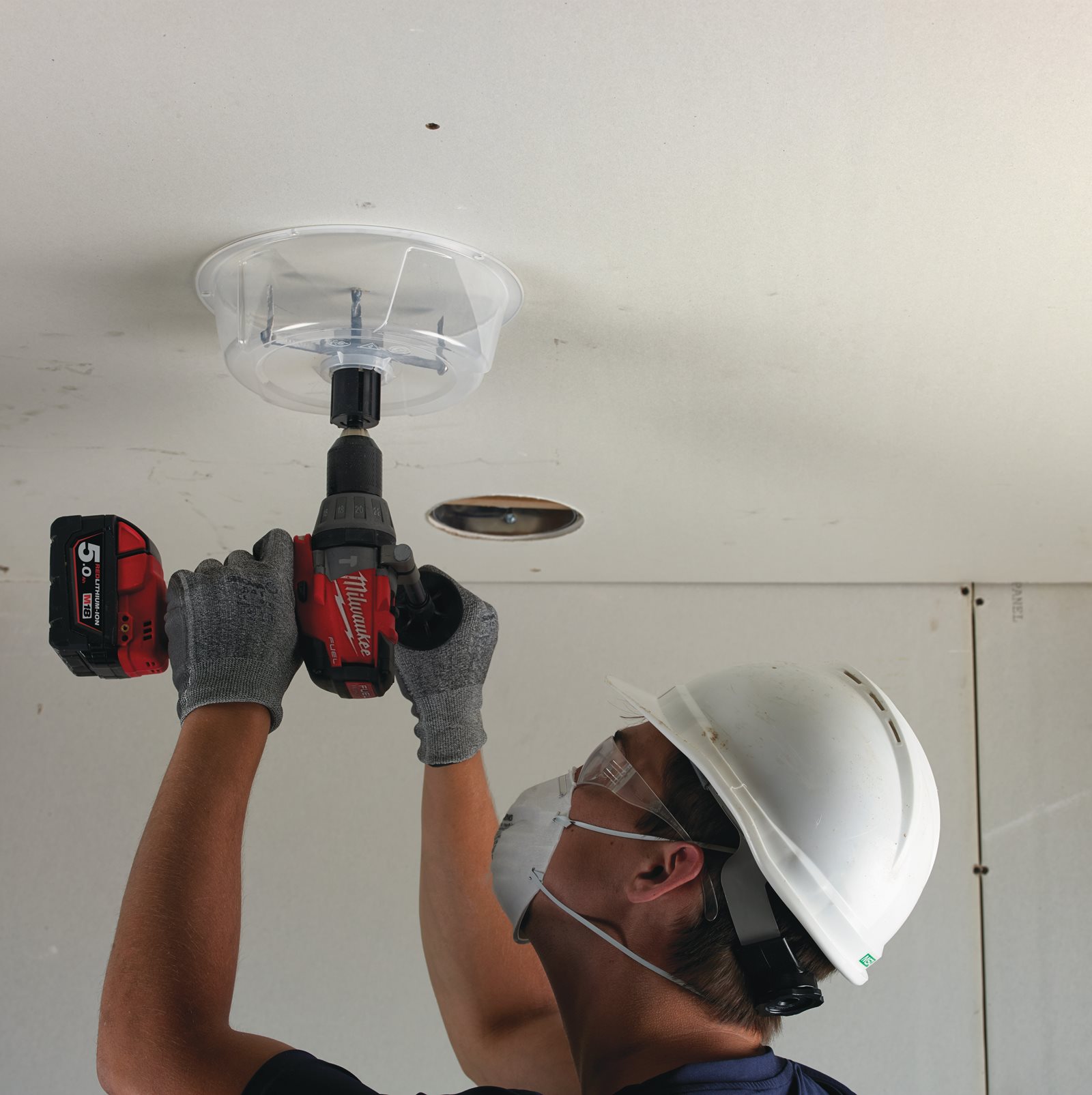 Dispozitiv de găurire ajustabil Milwaukee 49560260 - in utilizare 3