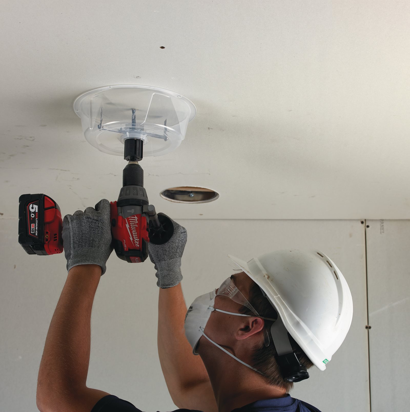Dispozitiv de găurire ajustabil Milwaukee 49560260 - in utilizare 4