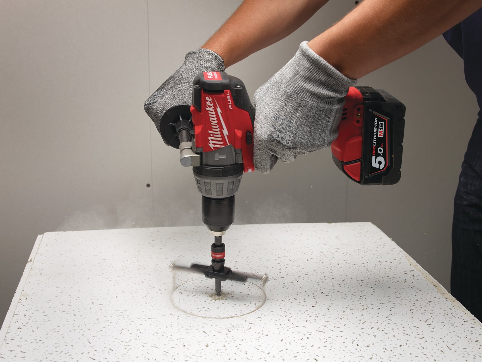 Dispozitiv de găurire ajustabil Milwaukee 49560260 - in utilizare 5