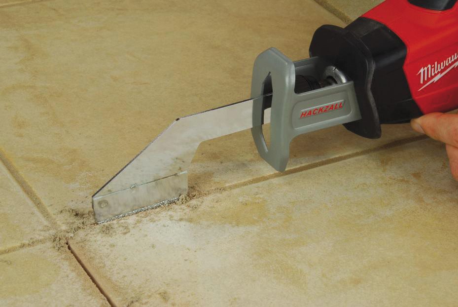 Fierăstrău sabie Hackzall M12 subcompact Milwaukee C12 HZ-0 - in utilizare 1